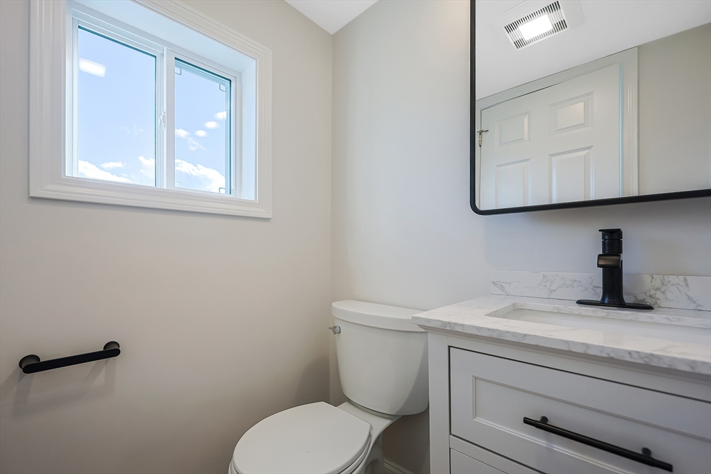 162 Tracy Avenue Lynn, MA 01902 - Photo 25 of 35