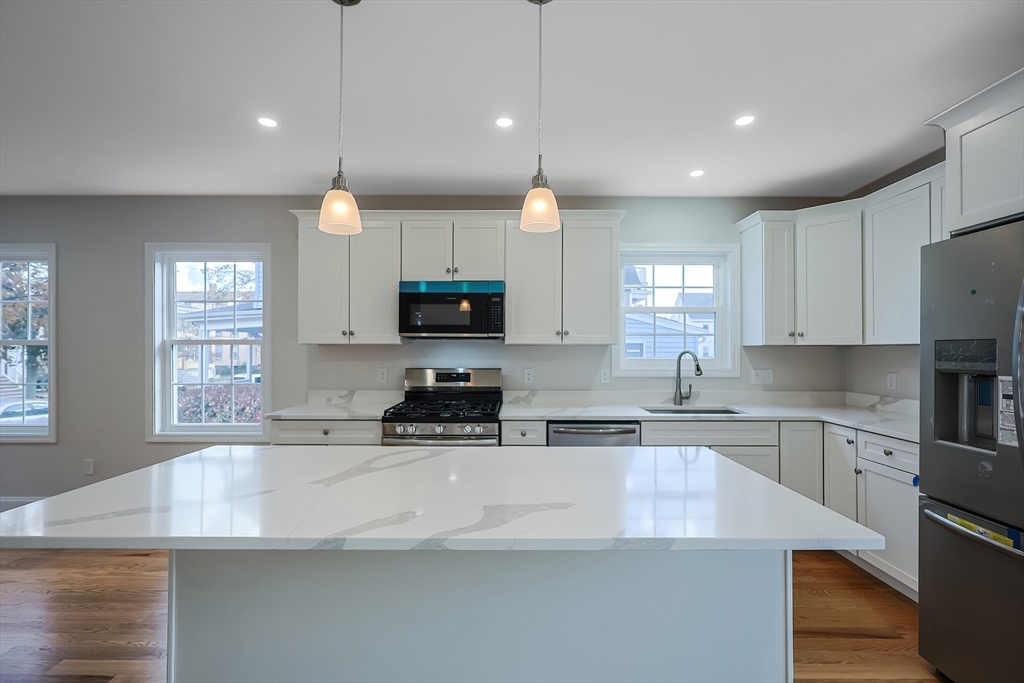 162 Tracy Avenue Lynn, MA 01902 - Photo 6 of 35