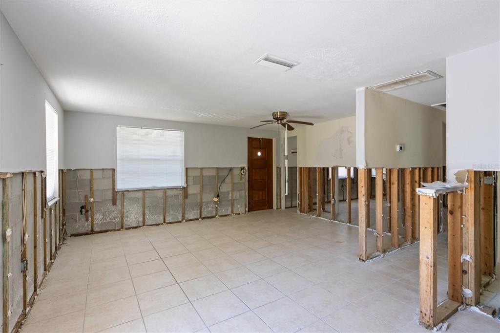 411 Alamanda Road Anna Maria, FL 34216 - Photo 10 of 41