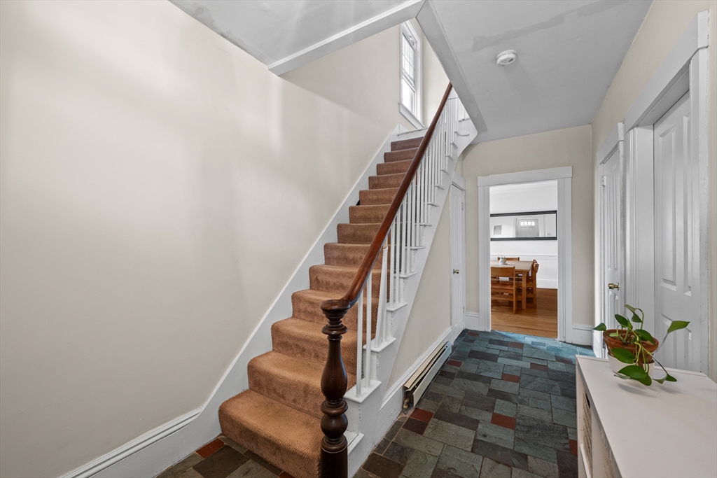 10 Maple Street Sturbridge, MA 01566 - Photo 5 of 40