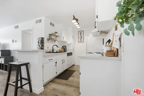 $320,000 | 23515 Lyons Avenue, Unit 233, Valencia, CA 91355