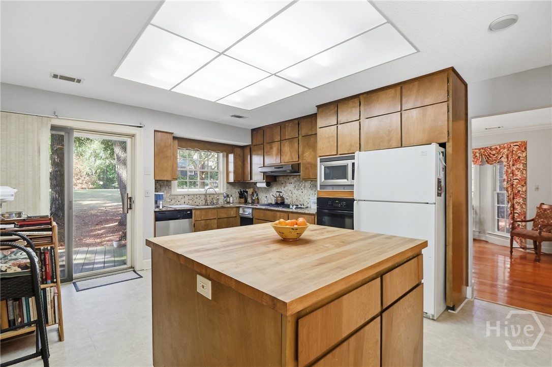 29 Monastery Road Savannah, GA 31411 - Photo 8 of 45