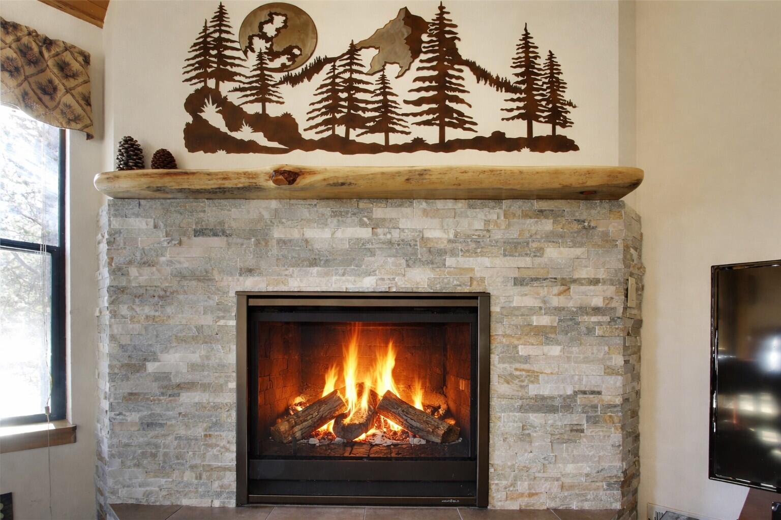 17730 West Core Road, Unit 2 FAIRWAY VILLAGE Sunriver, OR 97707 - Photo 4 of 30 2 Fair Fireplace