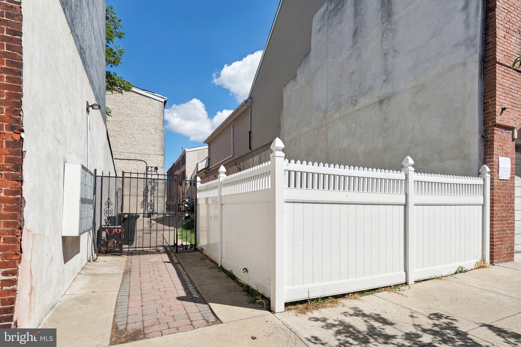 525 Fitzwater Street, Unit 4 Philadelphia, PA 19147 - Photo 20 of 20 a view of a balcony with white walls