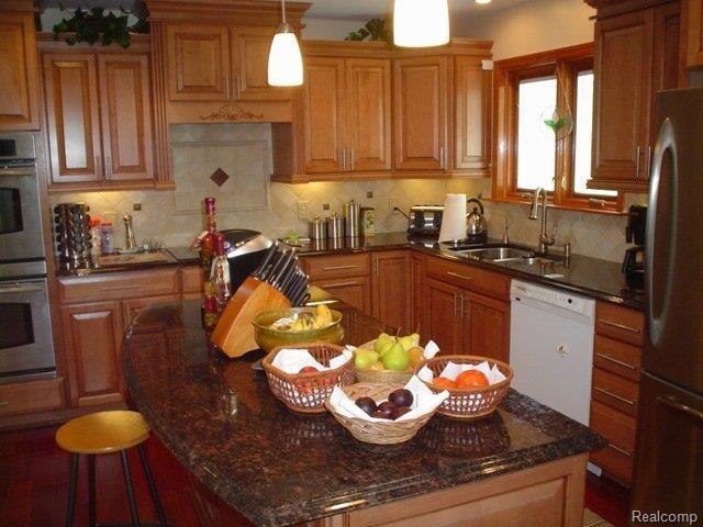 1300 Rothwell Drive Troy, MI 48084 - Photo 7 of 9 KITCHEN