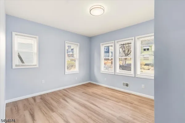 $2,350 | 76 Grumman Avenue, Newark, NJ 07112