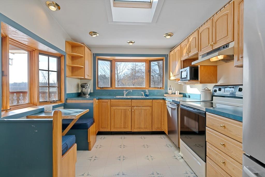 25 Library Street Georgetown, MA 01833 - Photo 7 of 38 Gallery Image 7