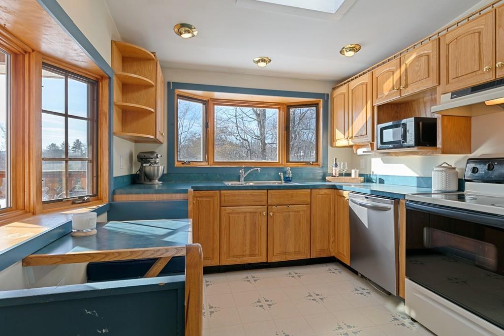25 Library Street Georgetown, MA 01833 - Photo 8 of 38 Gallery Image 8