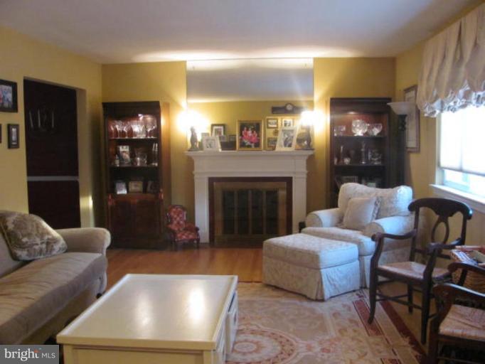 2707 Ross Road Chevy Chase, MD 20815 - Photo 6 of 15 Living Room