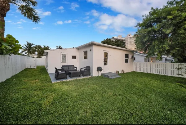 $4,000 | 2317 North Ocean Boulevard, Fort Lauderdale, FL 33305