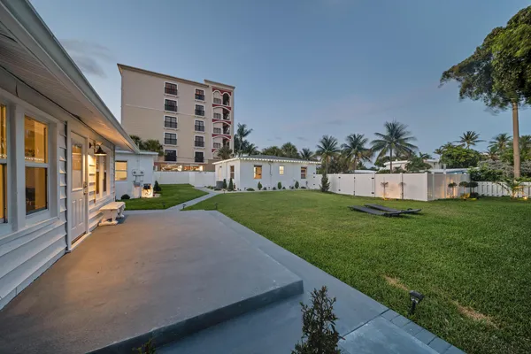 $4,000 | 2317 North Ocean Boulevard, Fort Lauderdale, FL 33305
