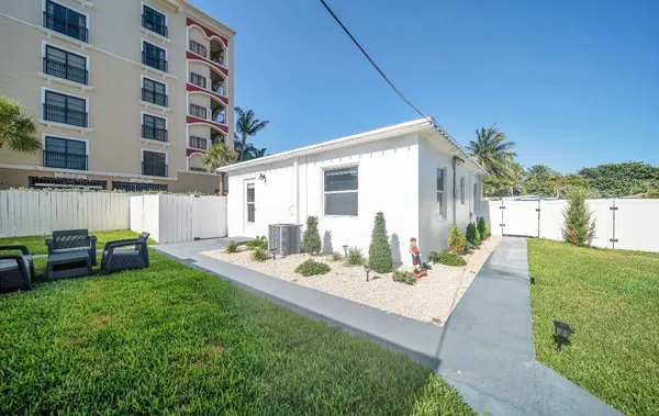 $4,000 | 2317 North Ocean Boulevard, Fort Lauderdale, FL 33305