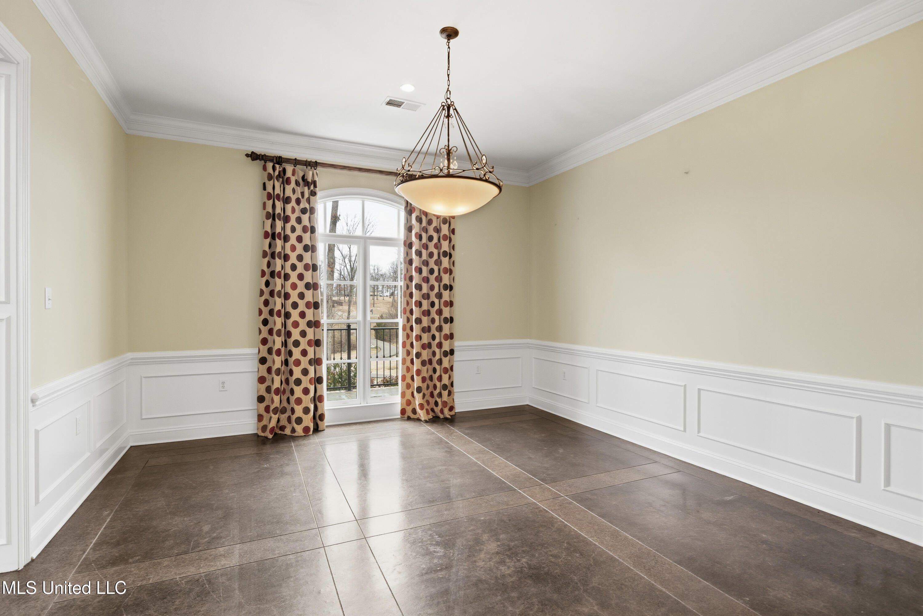 2466 Ross Road Olive Branch, MS 38654 - Photo 11 of 71 Formal Dining