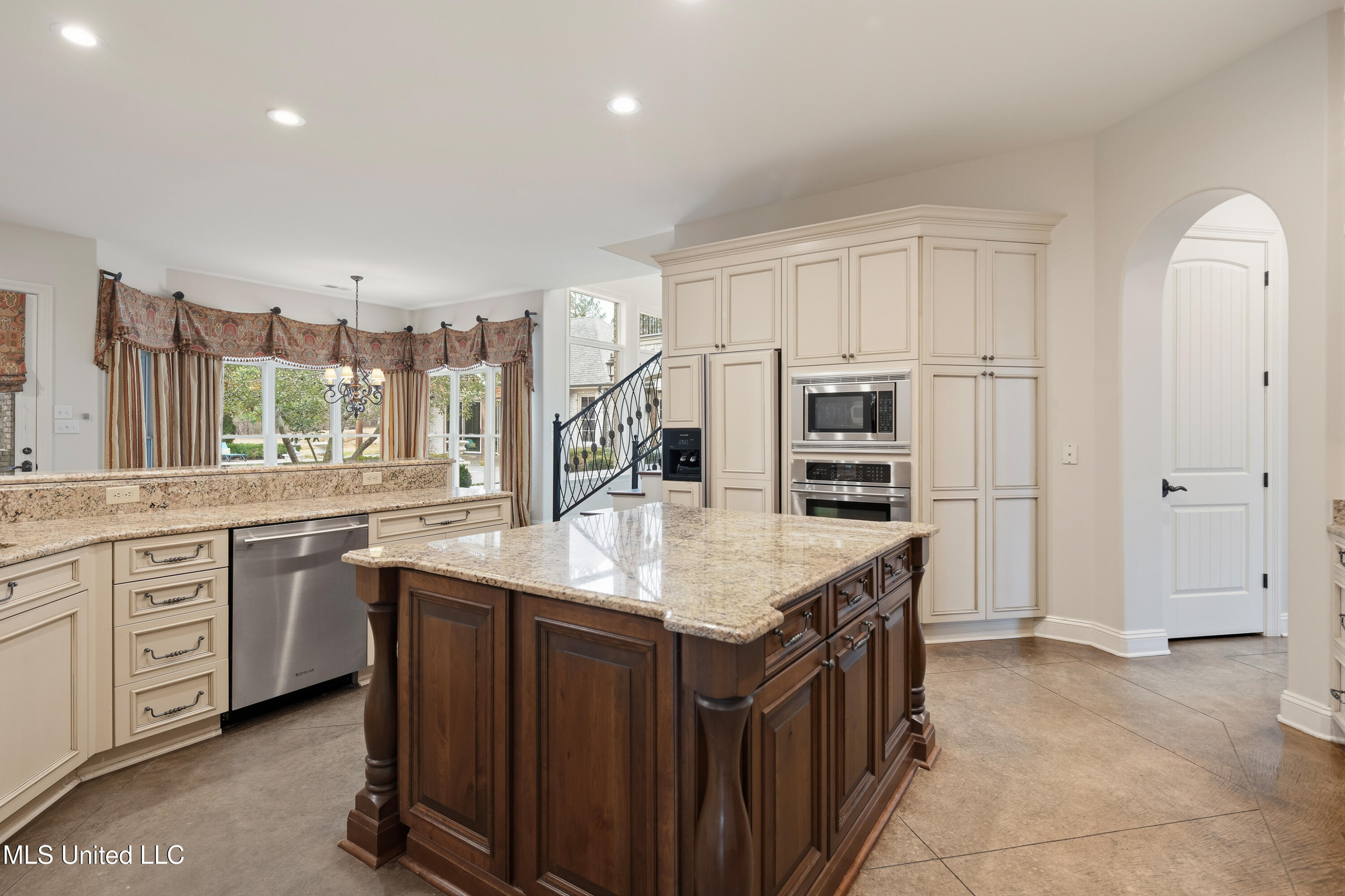 2466 Ross Road Olive Branch, MS 38654 - Photo 13 of 71 Kitchen