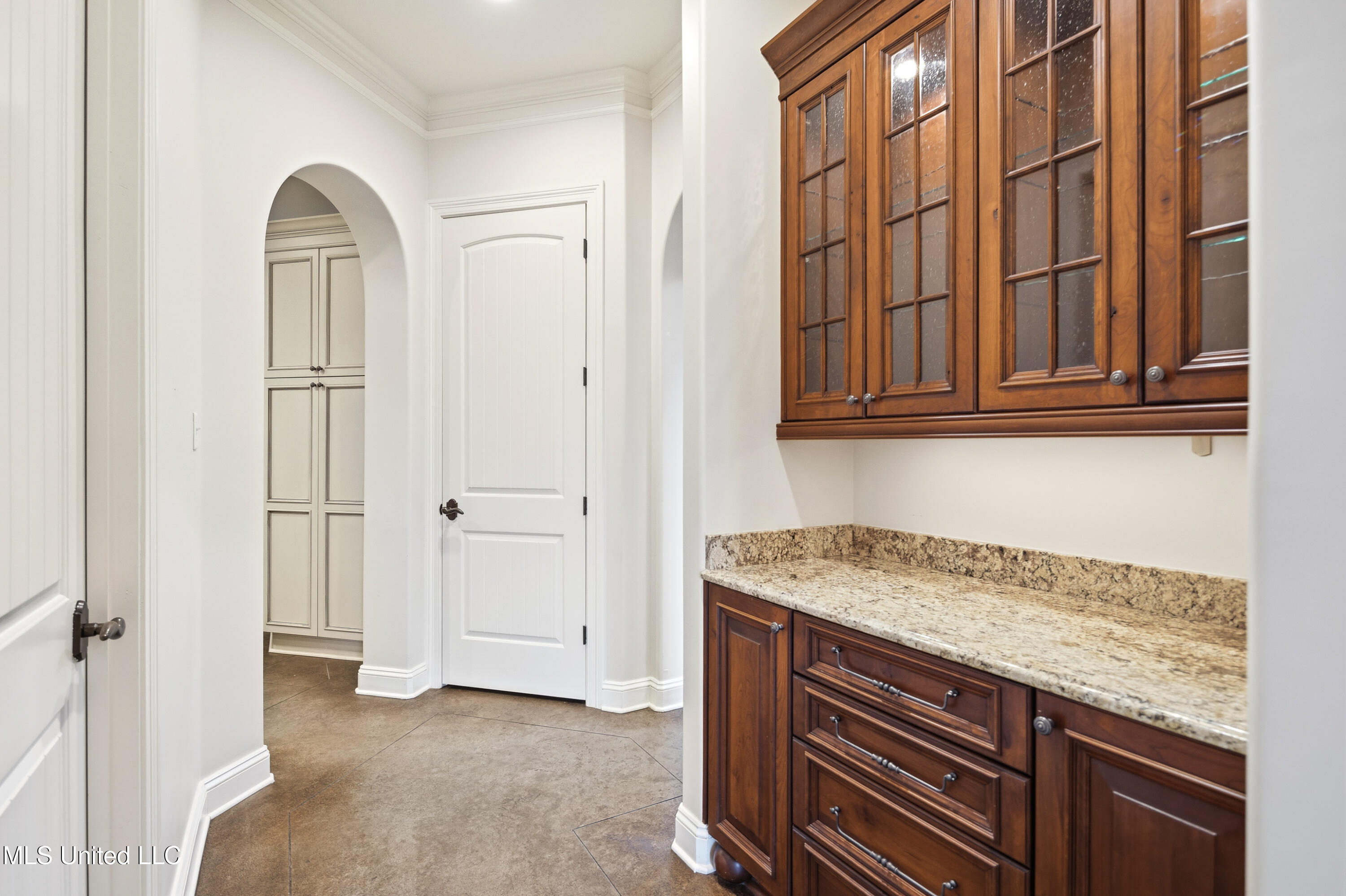 2466 Ross Road Olive Branch, MS 38654 - Photo 16 of 71 Butler's Pantry