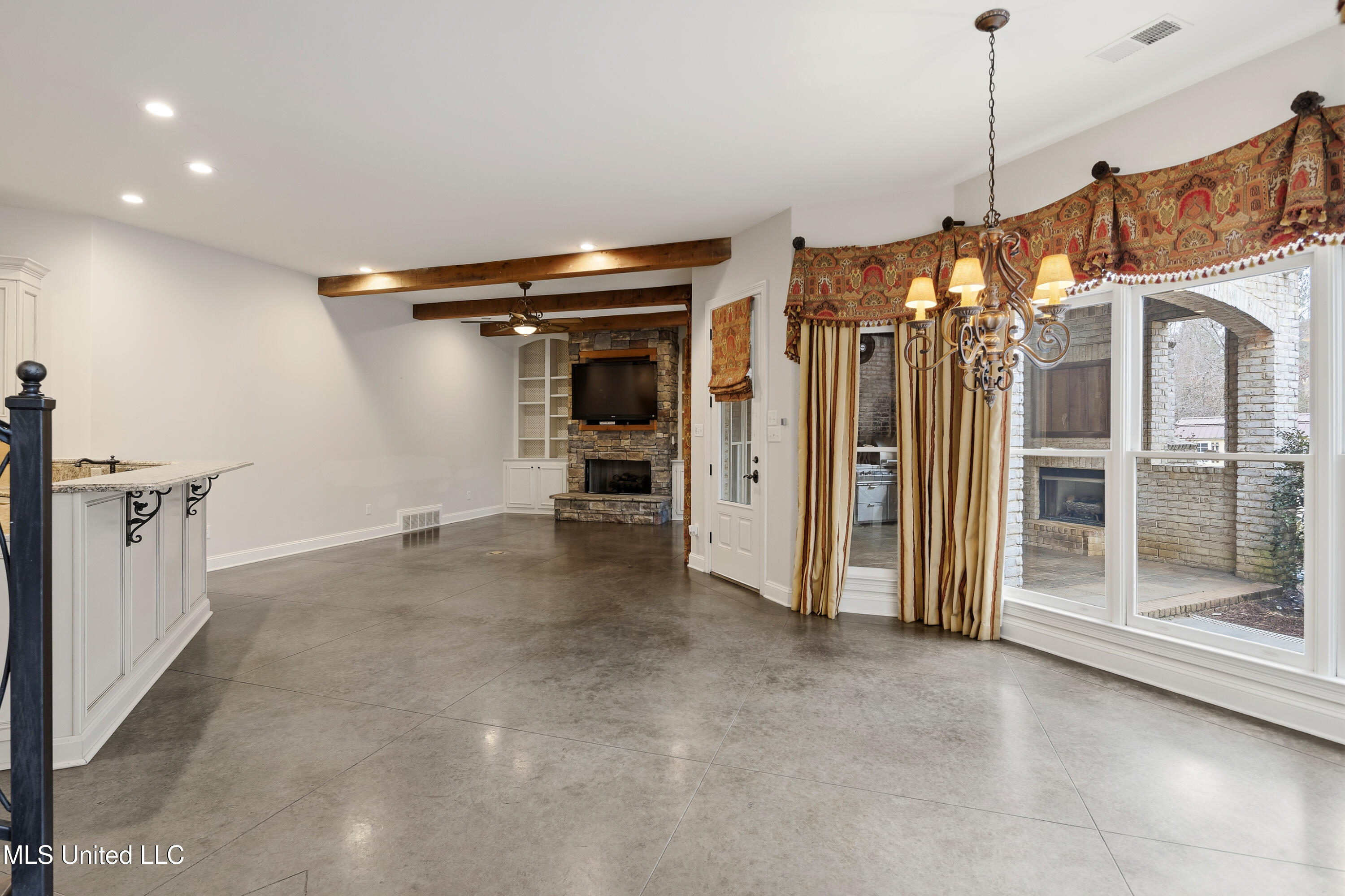 2466 Ross Road Olive Branch, MS 38654 - Photo 18 of 71 Breakfast Rm/Hearth Room