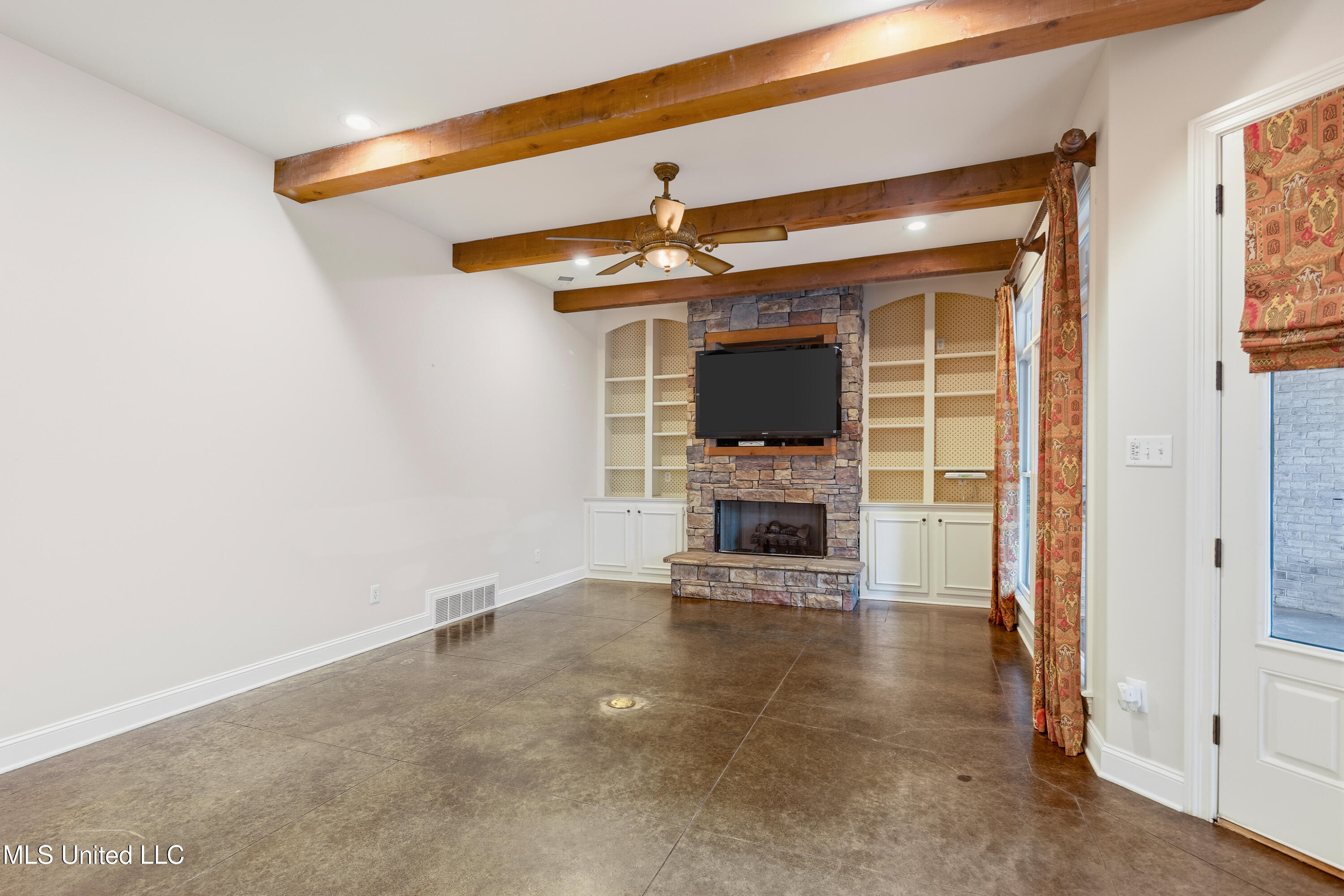 2466 Ross Road Olive Branch, MS 38654 - Photo 19 of 71 Hearth Room