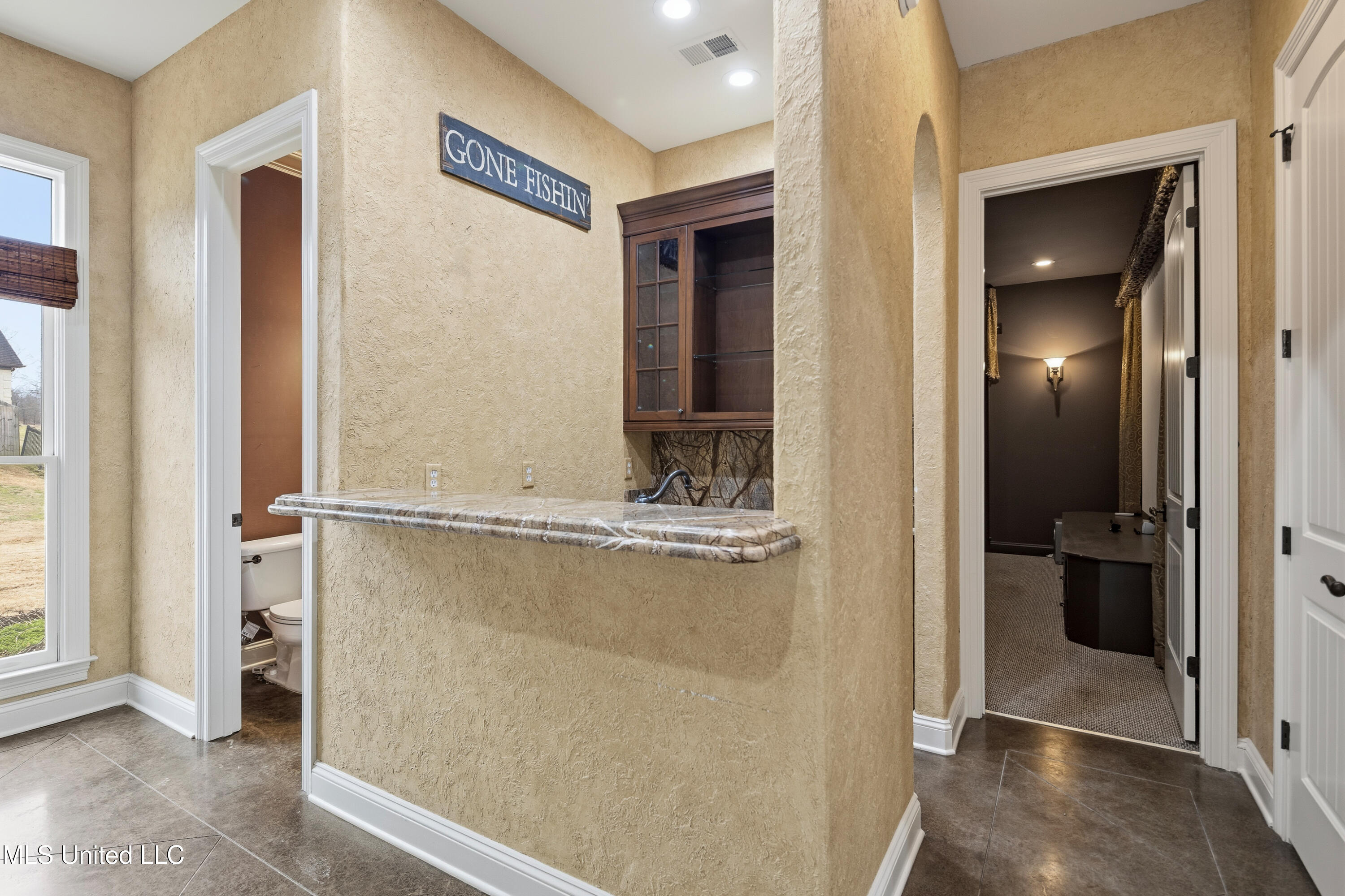 2466 Ross Road Olive Branch, MS 38654 - Photo 25 of 71 Bar