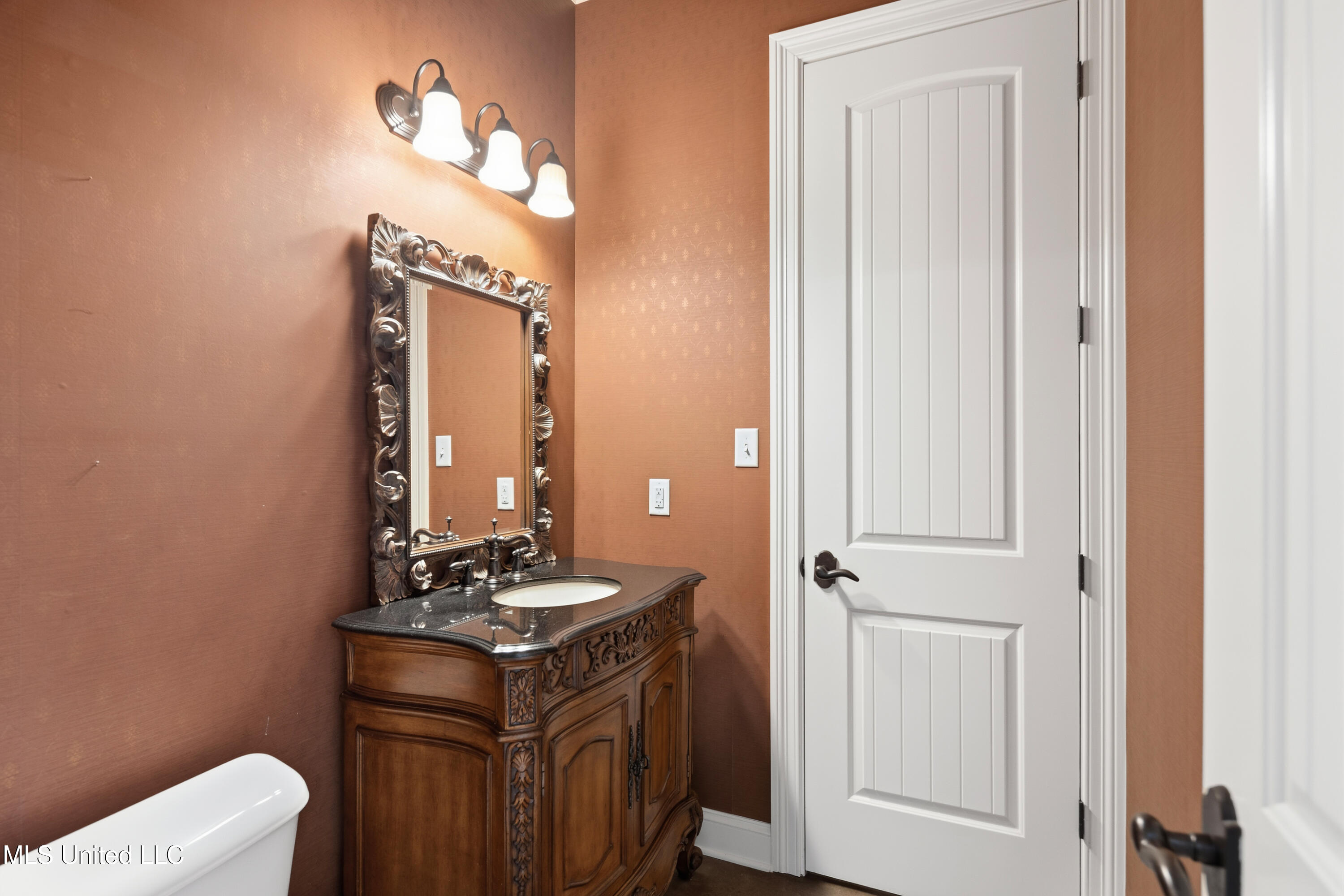 2466 Ross Road Olive Branch, MS 38654 - Photo 27 of 71 Half Bath