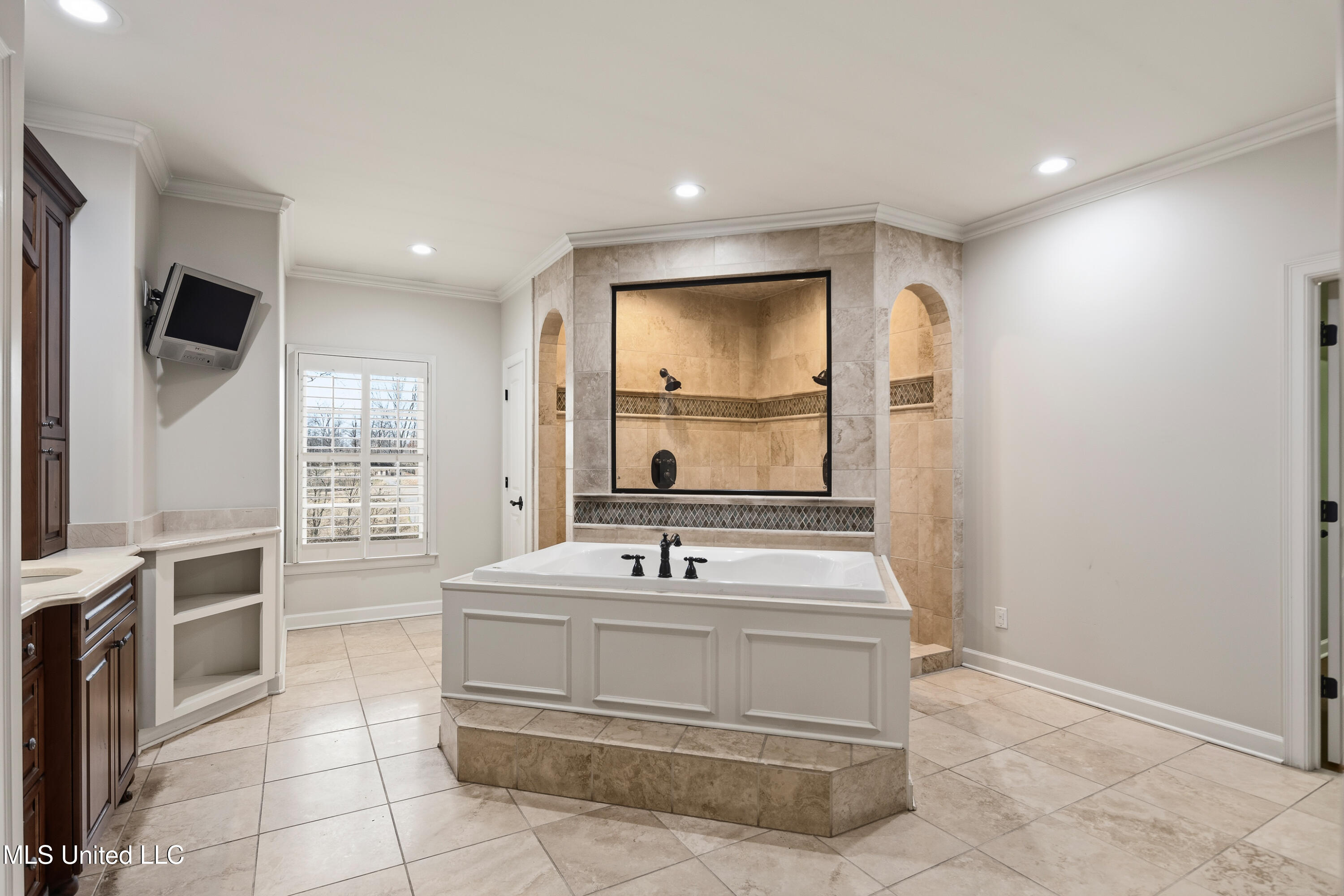 2466 Ross Road Olive Branch, MS 38654 - Photo 35 of 71 Primary Bath