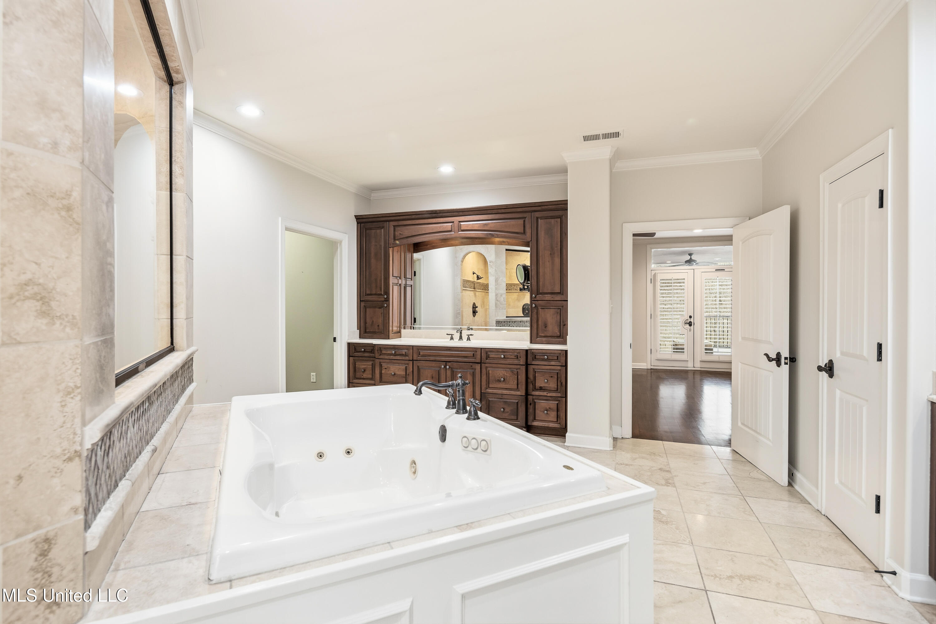 2466 Ross Road Olive Branch, MS 38654 - Photo 36 of 71 Primary Bath