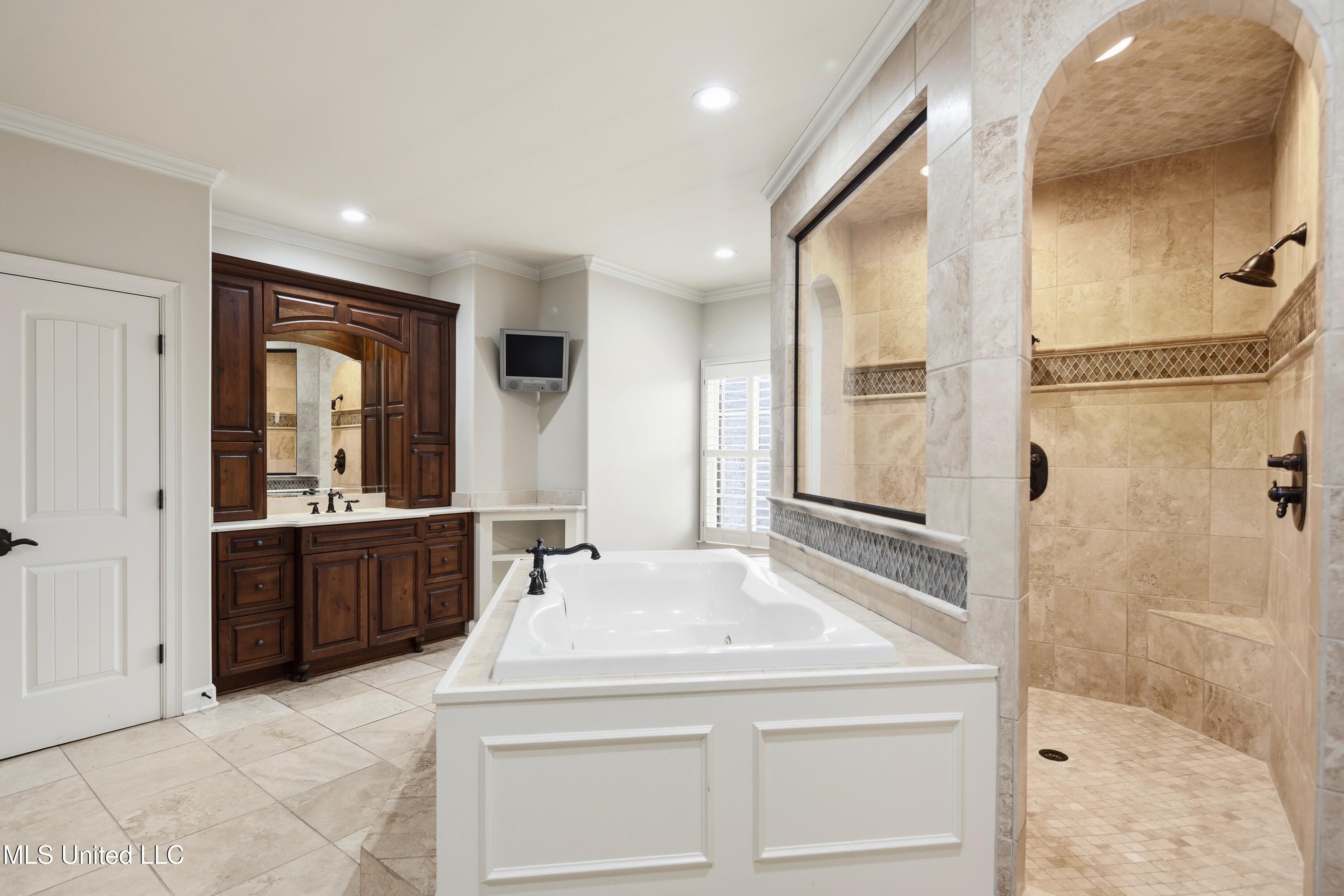 2466 Ross Road Olive Branch, MS 38654 - Photo 37 of 71 Primary Bath