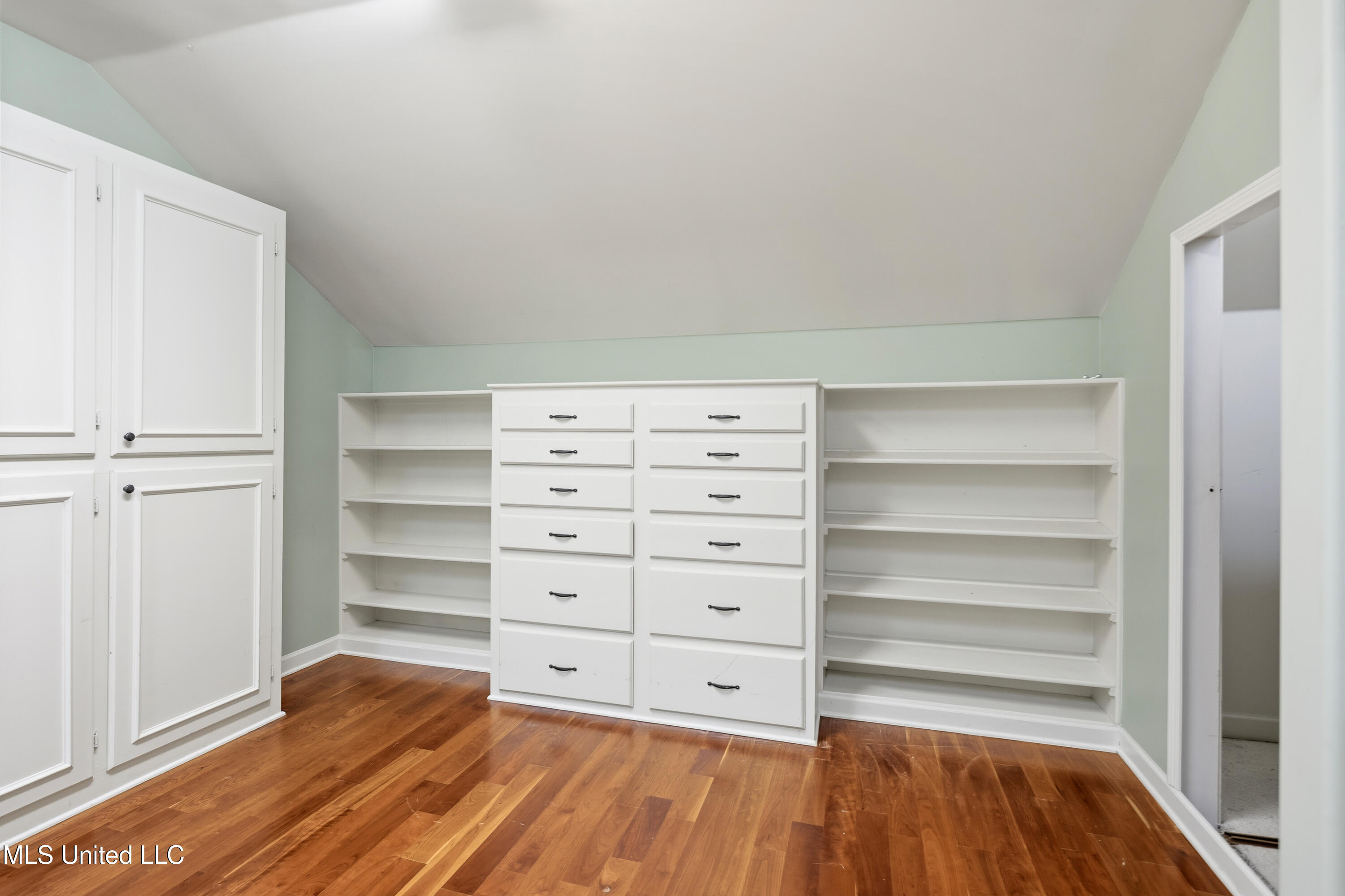 2466 Ross Road Olive Branch, MS 38654 - Photo 39 of 71 Primary Closet