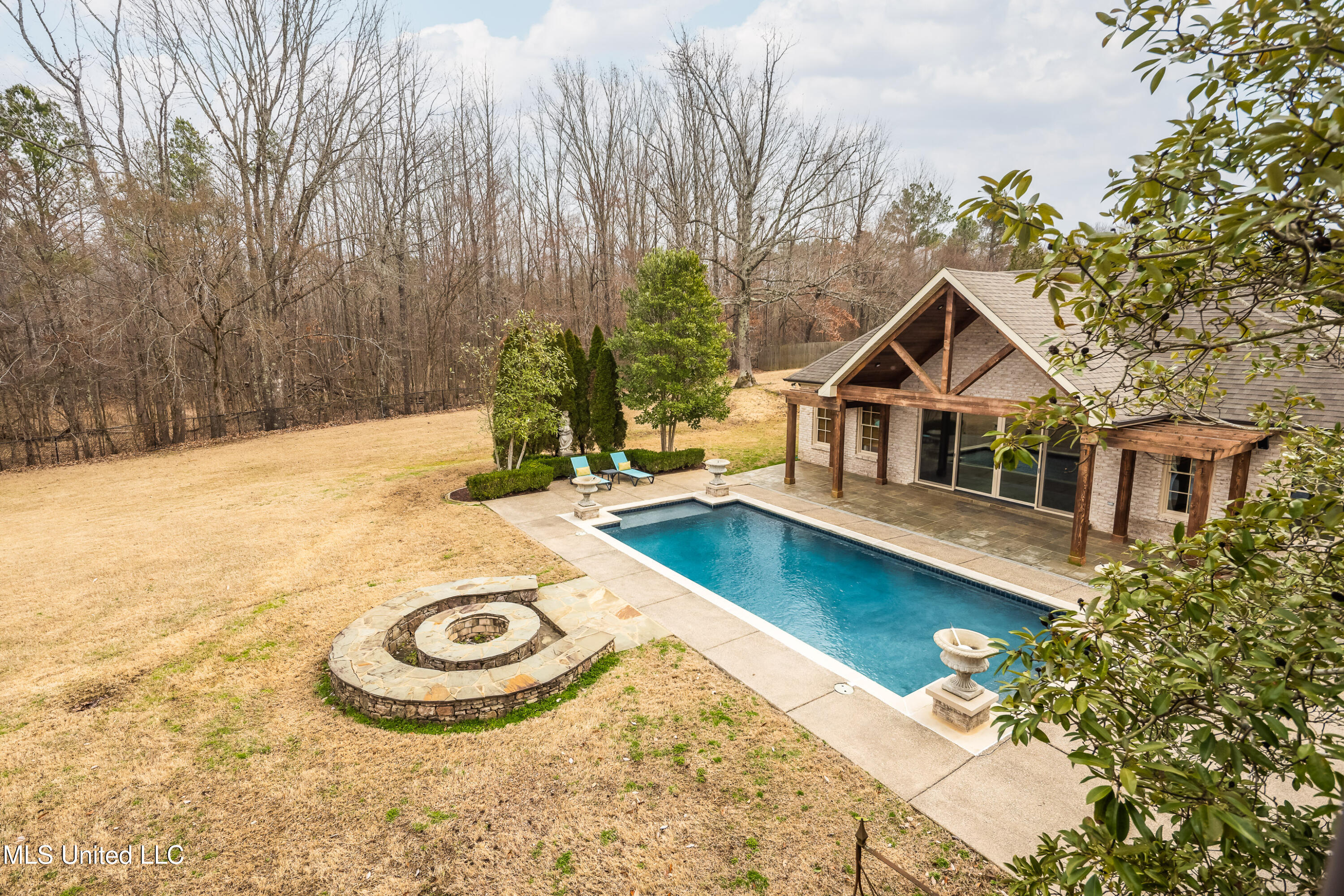 2466 Ross Road Olive Branch, MS 38654 - Photo 43 of 71 Balcony View