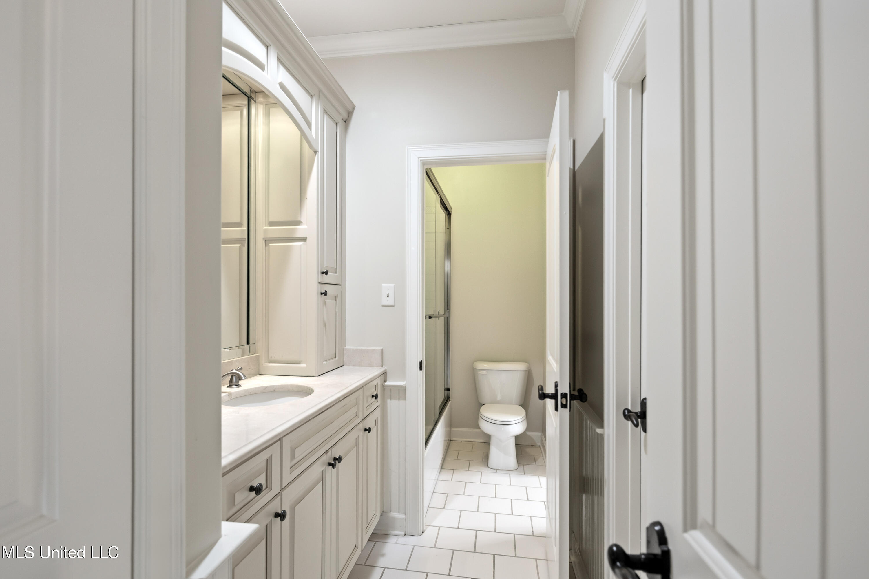 2466 Ross Road Olive Branch, MS 38654 - Photo 49 of 71 Jack & Jill Bath