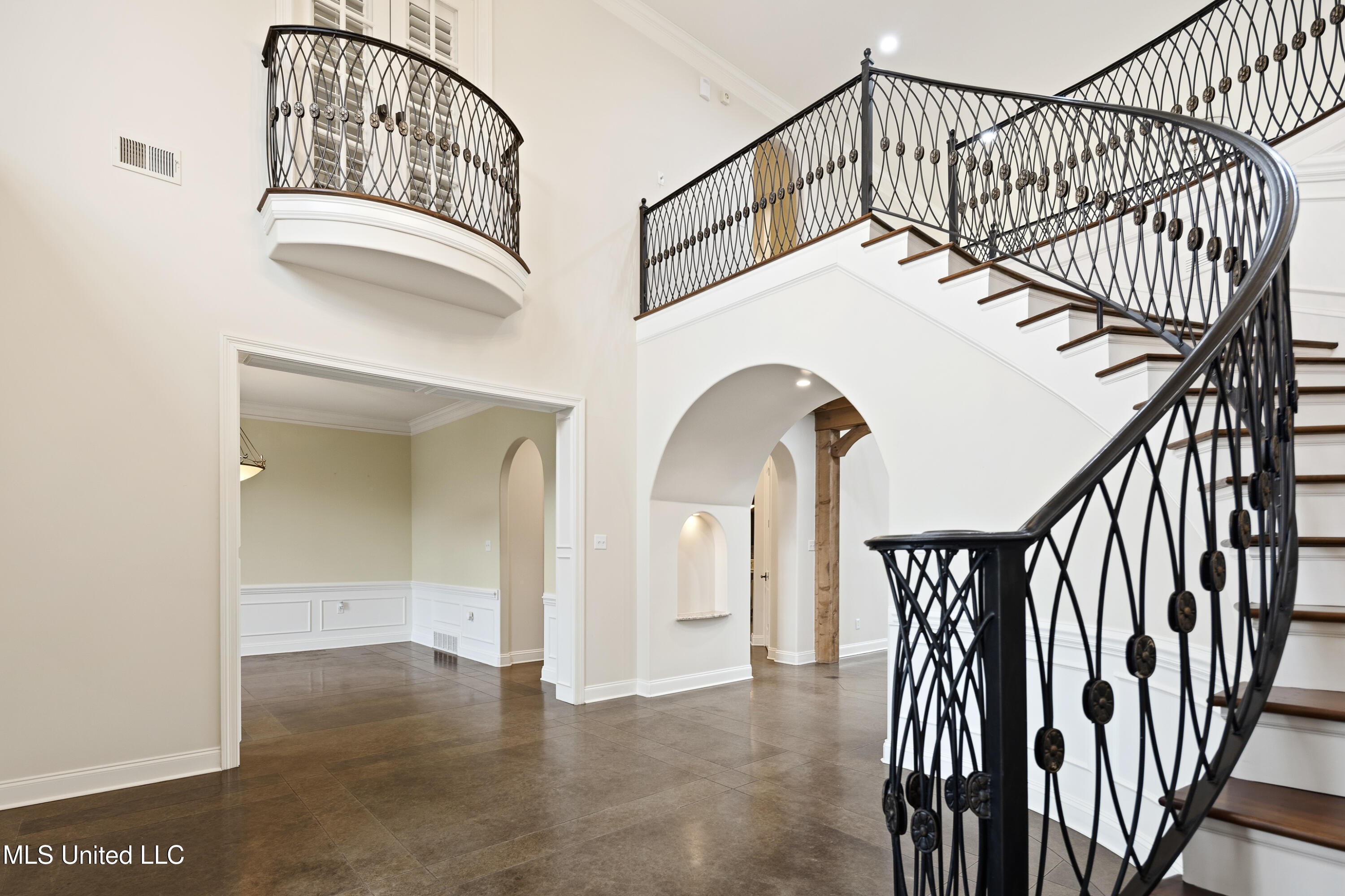 2466 Ross Road Olive Branch, MS 38654 - Photo 5 of 71 Foyer