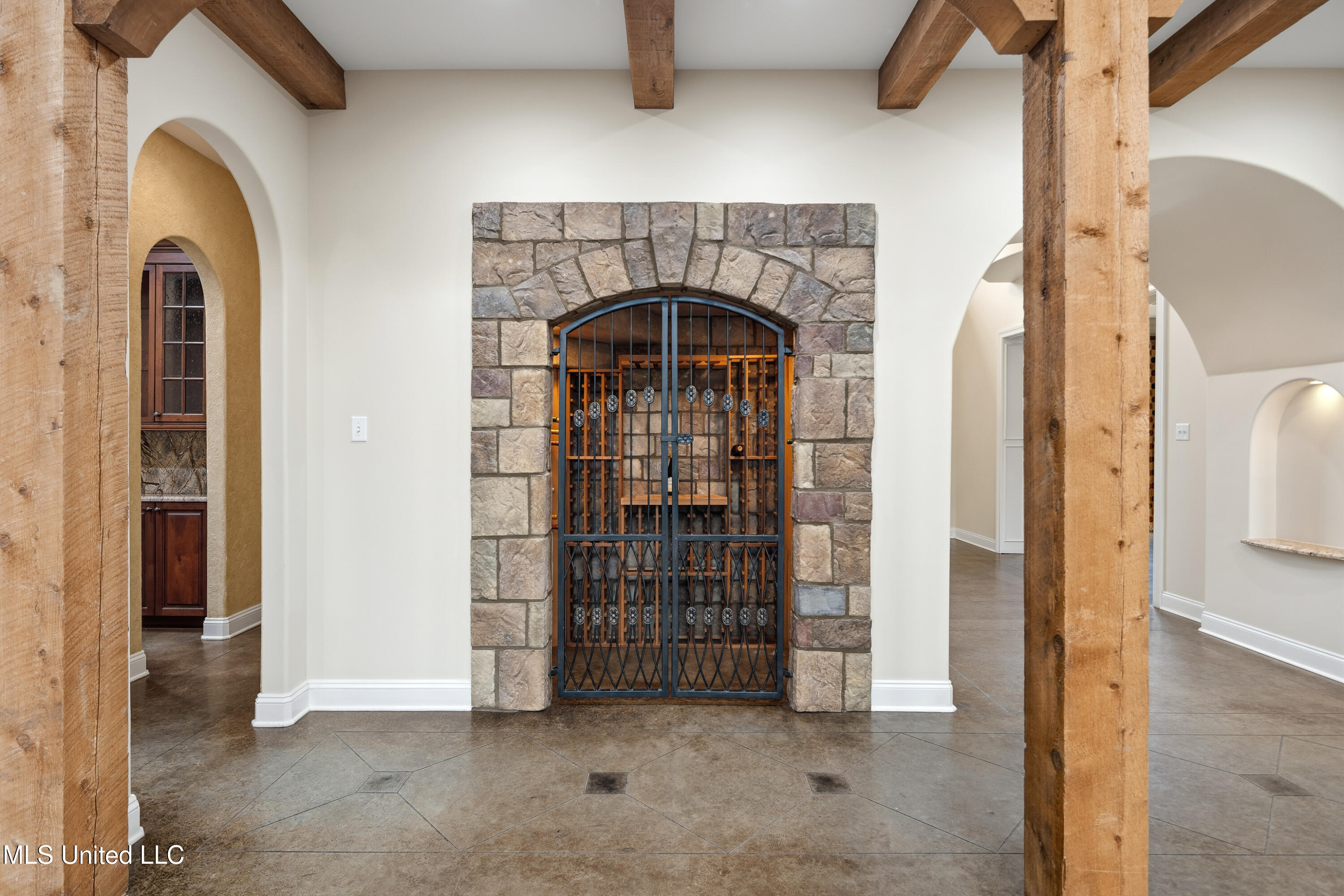 2466 Ross Road Olive Branch, MS 38654 - Photo 9 of 71 Wine Closet