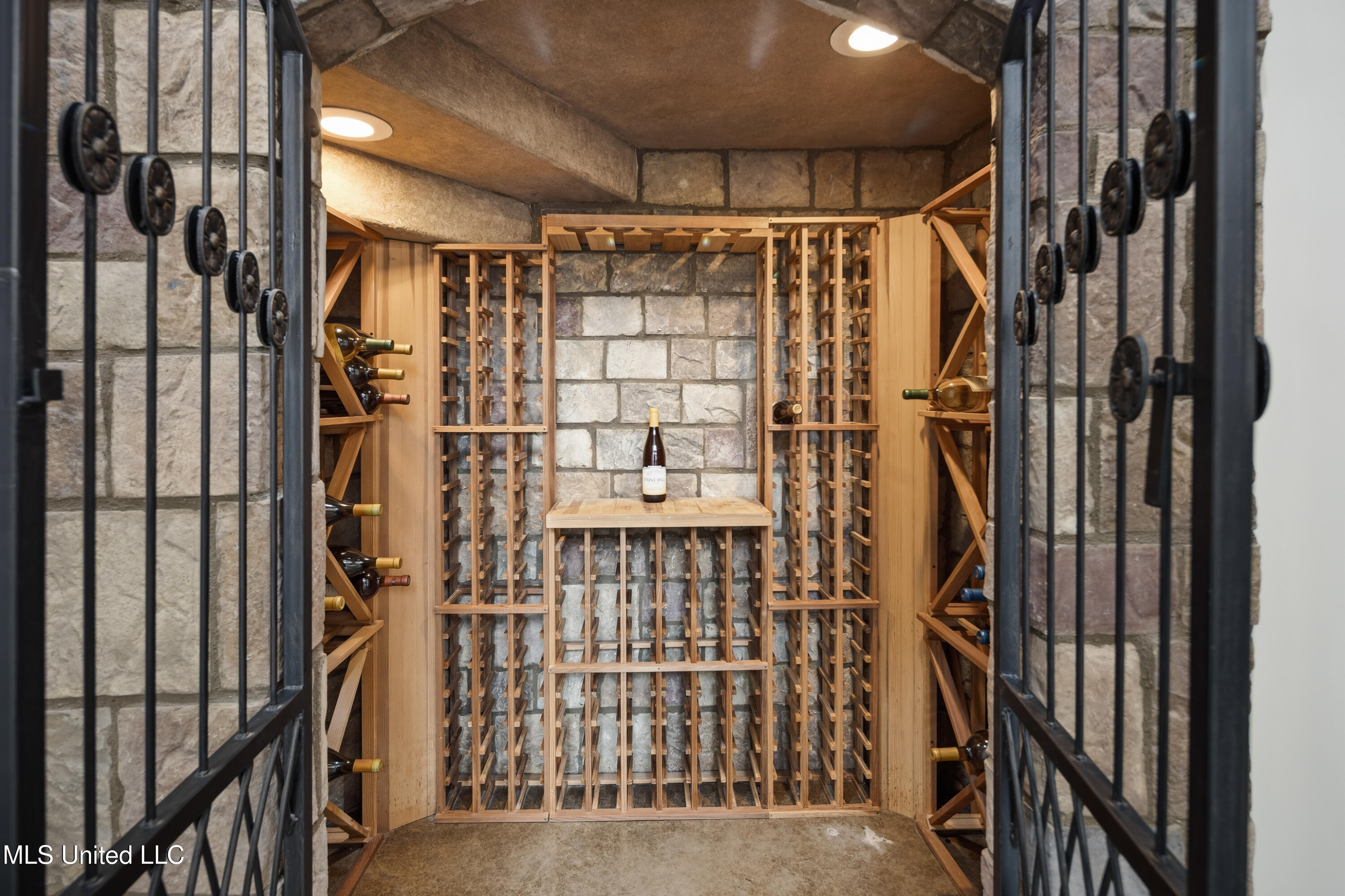 2466 Ross Road Olive Branch, MS 38654 - Photo 10 of 71 Wine Closet