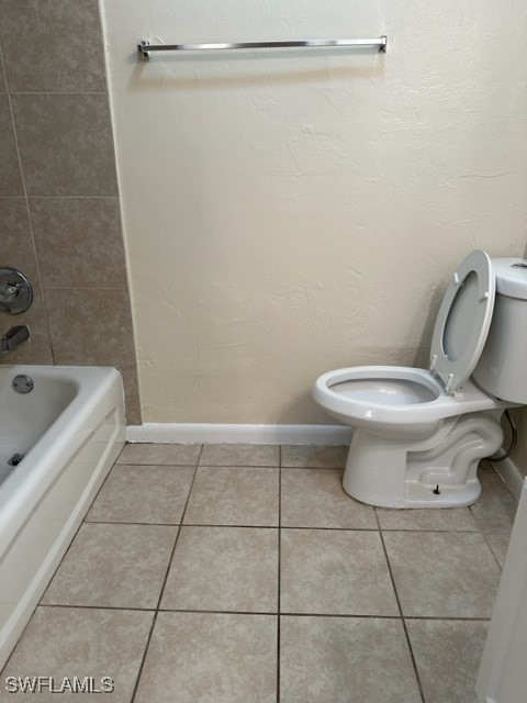 3215 Skyline Boulevard, Unit C Cape Coral, FL 33914 - Photo 22 of 25 a bathroom with a toilet and a bathtub