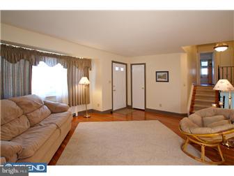 3032 Avon Road Bethlehem, PA 18017 - Photo 5 of 12 Living Room