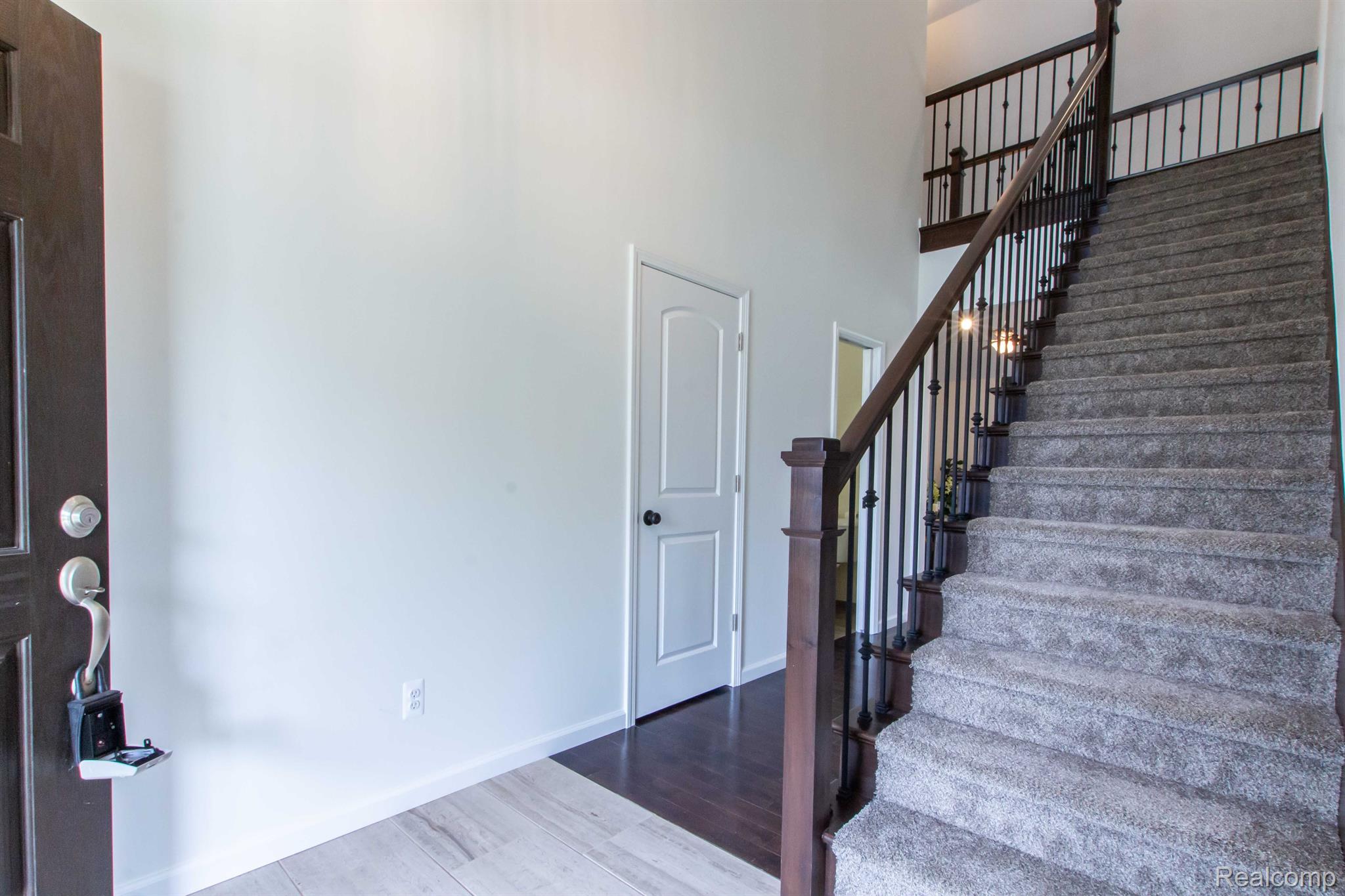 2606 Maplecrest Road Sterling Heights, MI 48310 - Photo 6 of 57 Foyer
