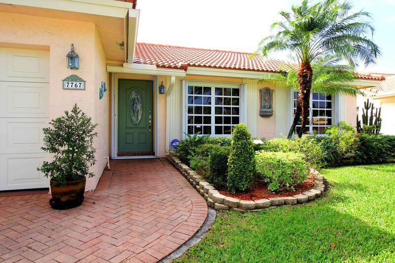7767 Cloverfield Circle Boca Raton, FL 33433 - Photo 3 of 27 7767 Cloverfield Cir_front path2