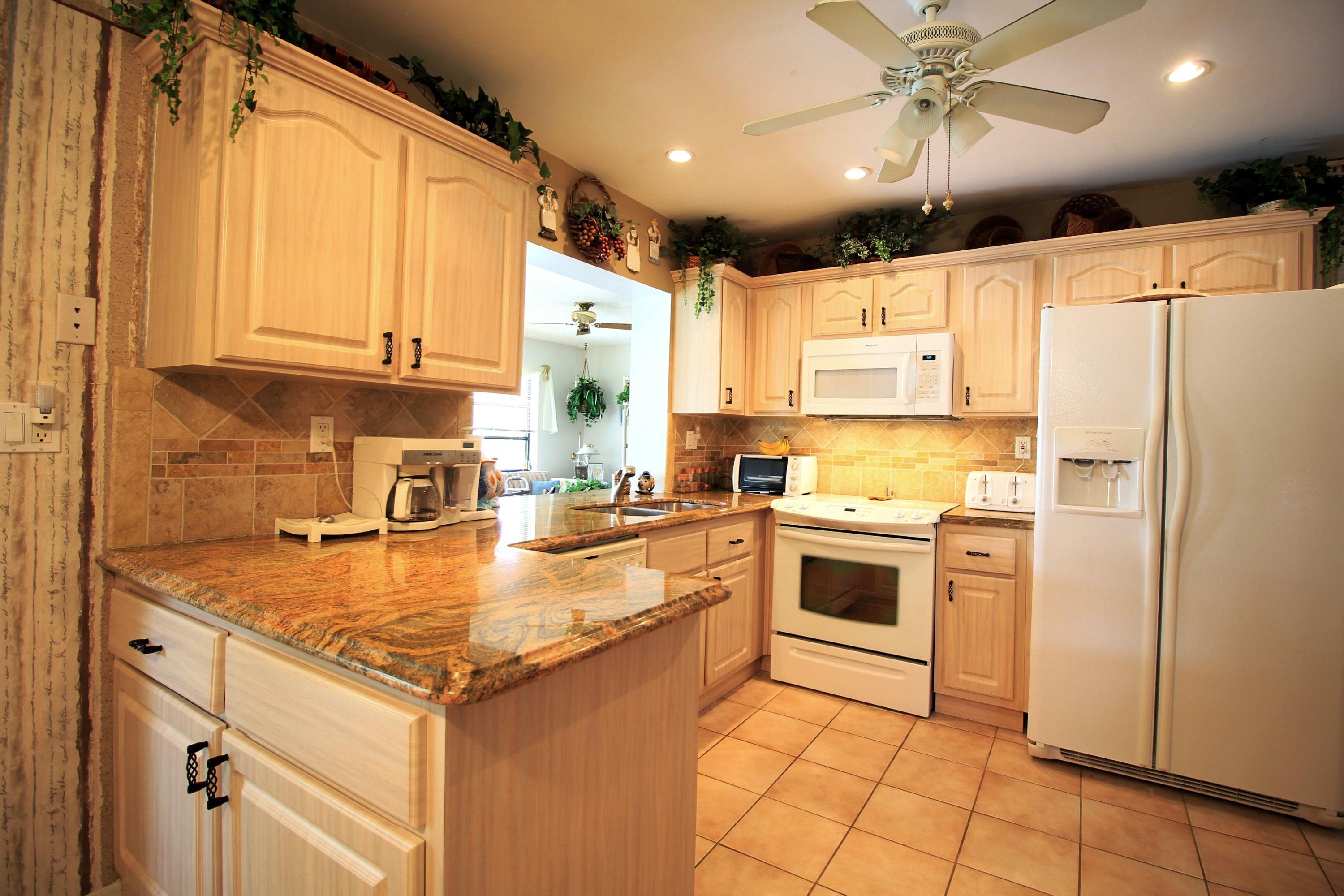 7767 Cloverfield Circle Boca Raton, FL 33433 - Photo 9 of 27 7767 Cloverfield Cir_Kitchen