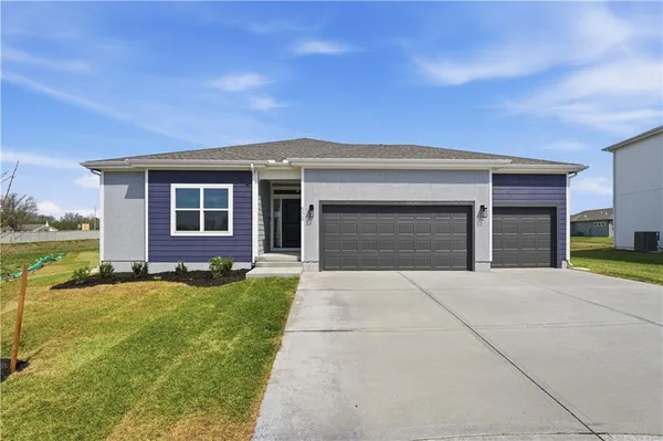 $509,950 | 509 Southwest Newport Drive, Blue Springs, MO 64014