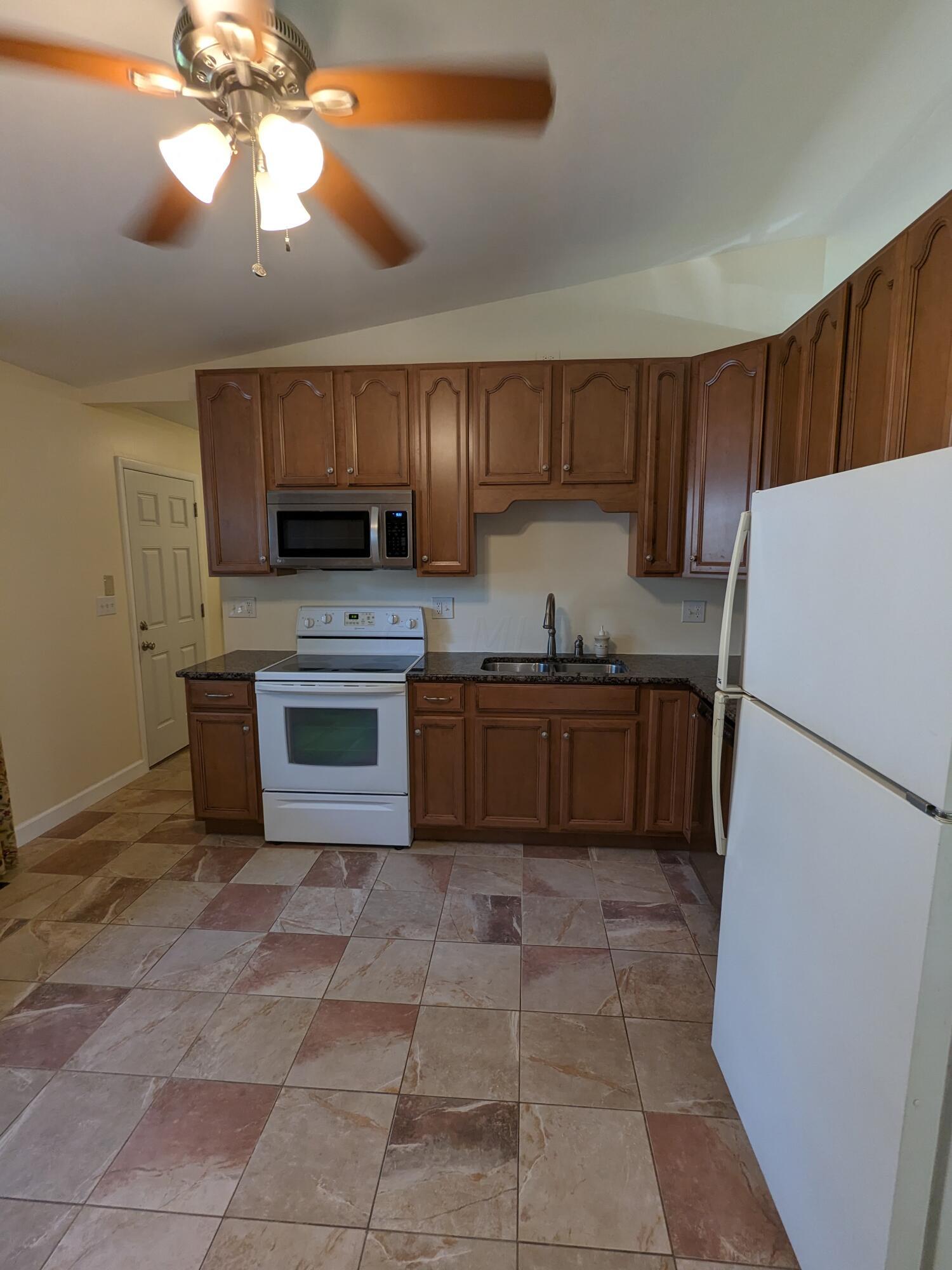 363 Topsfield Road Columbus, OH 43228 - Photo 8 of 30 PXL_20230801_133829732