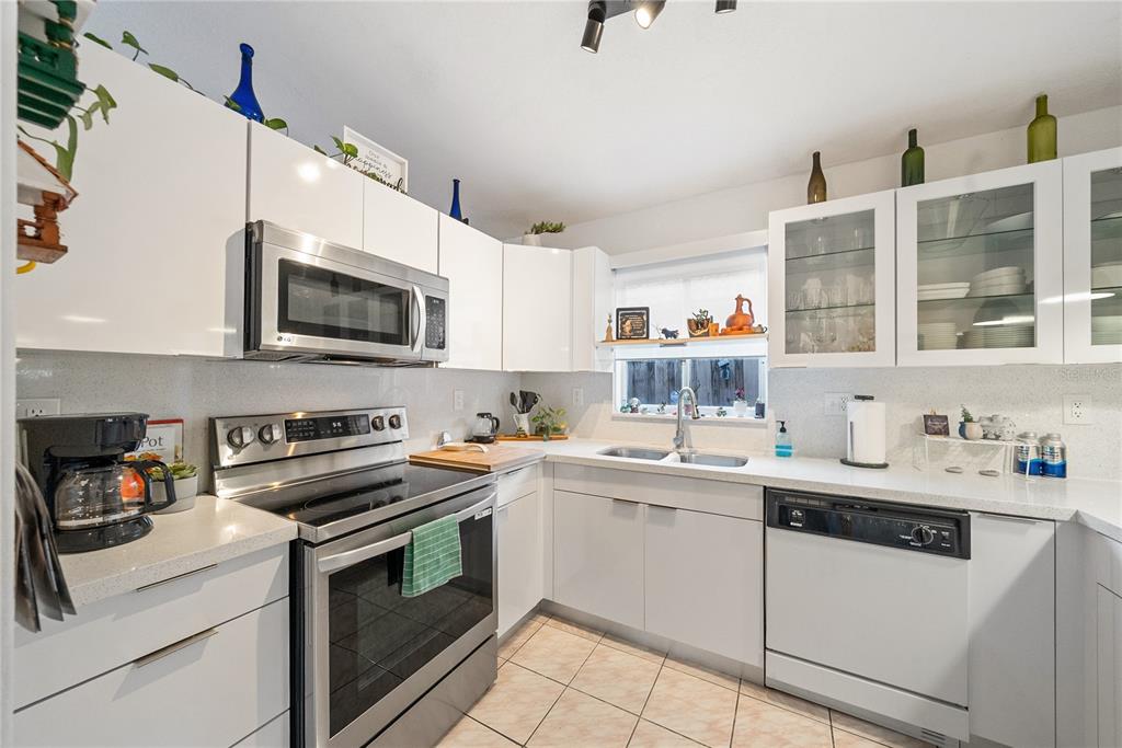 10095 Northwest 127th Street Hialeah, FL 33018 - Photo 12 of 35