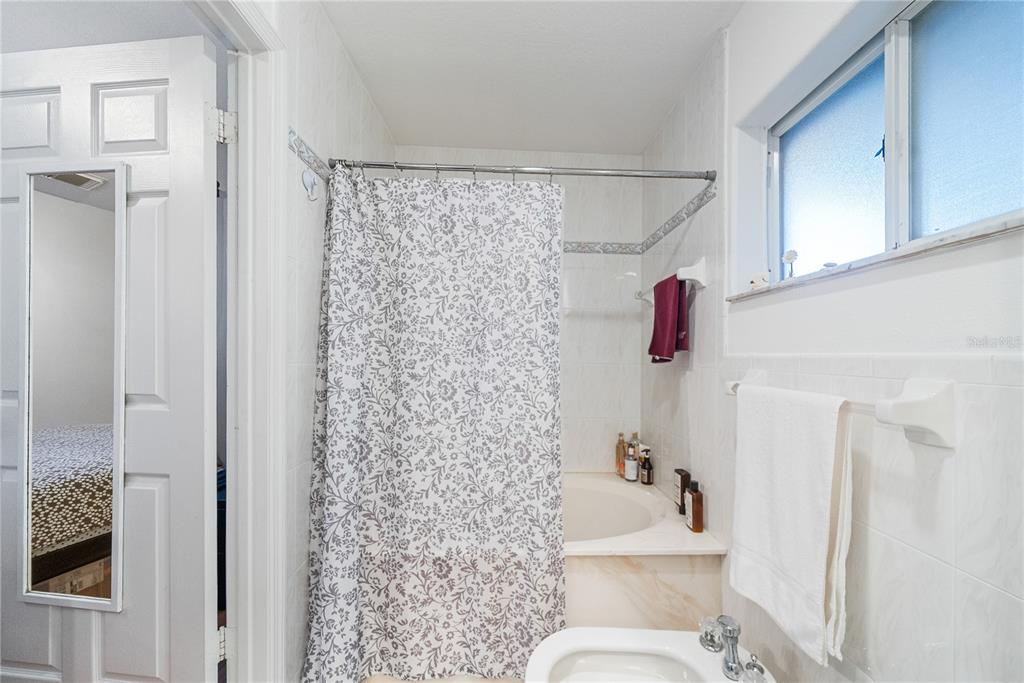 10095 Northwest 127th Street Hialeah, FL 33018 - Photo 23 of 35