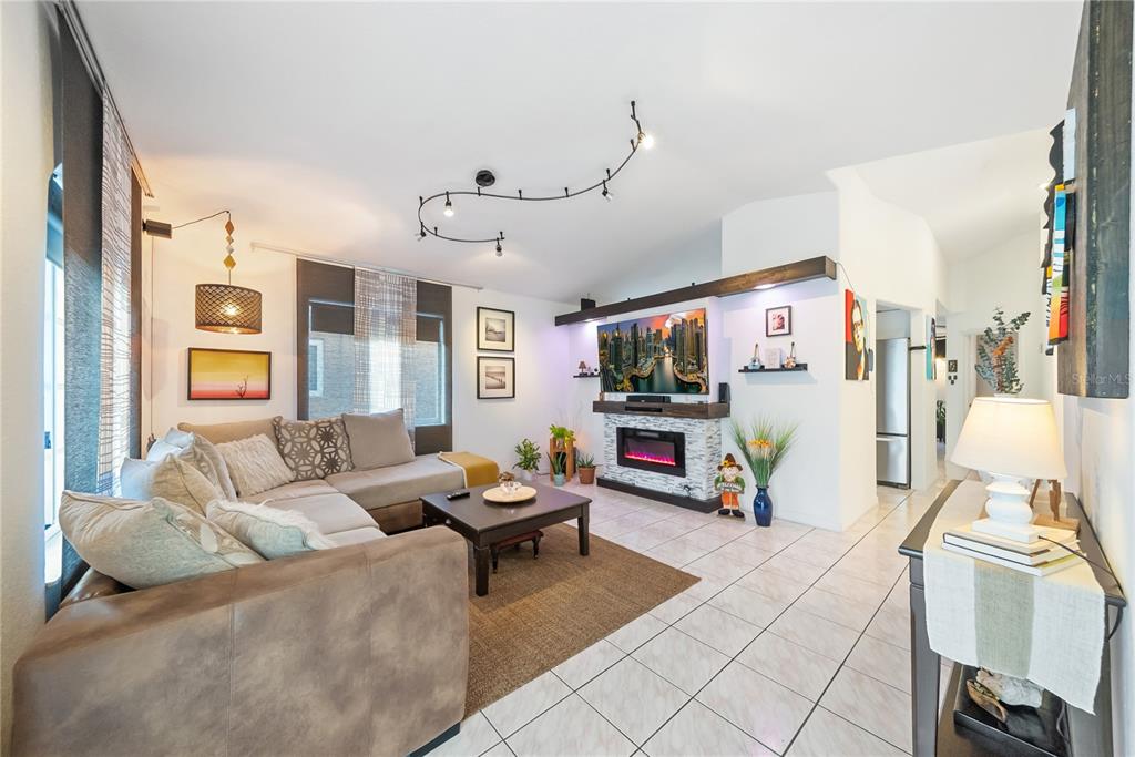 10095 Northwest 127th Street Hialeah, FL 33018 - Photo 3 of 35