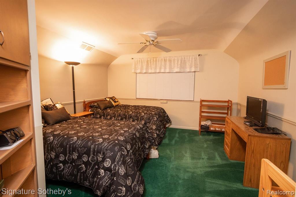 577 Thorntree Road Grosse Pointe Woods, MI 48236 - Photo 25 of 40