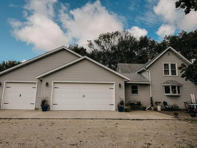 $489,999 | 86571 County Road 46, Albert Lea, MN 56007