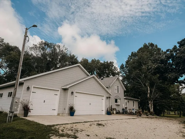 $489,999 | 86571 County Road 46, Albert Lea, MN 56007