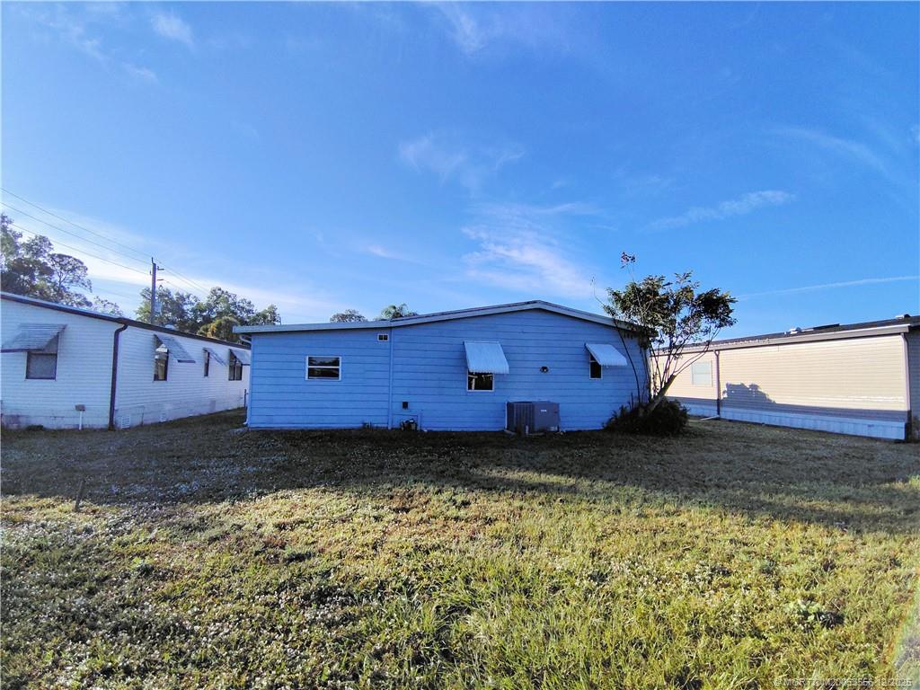 2581 Southwest Pontiac Place Stuart, FL 34997 - Photo 5 of 62