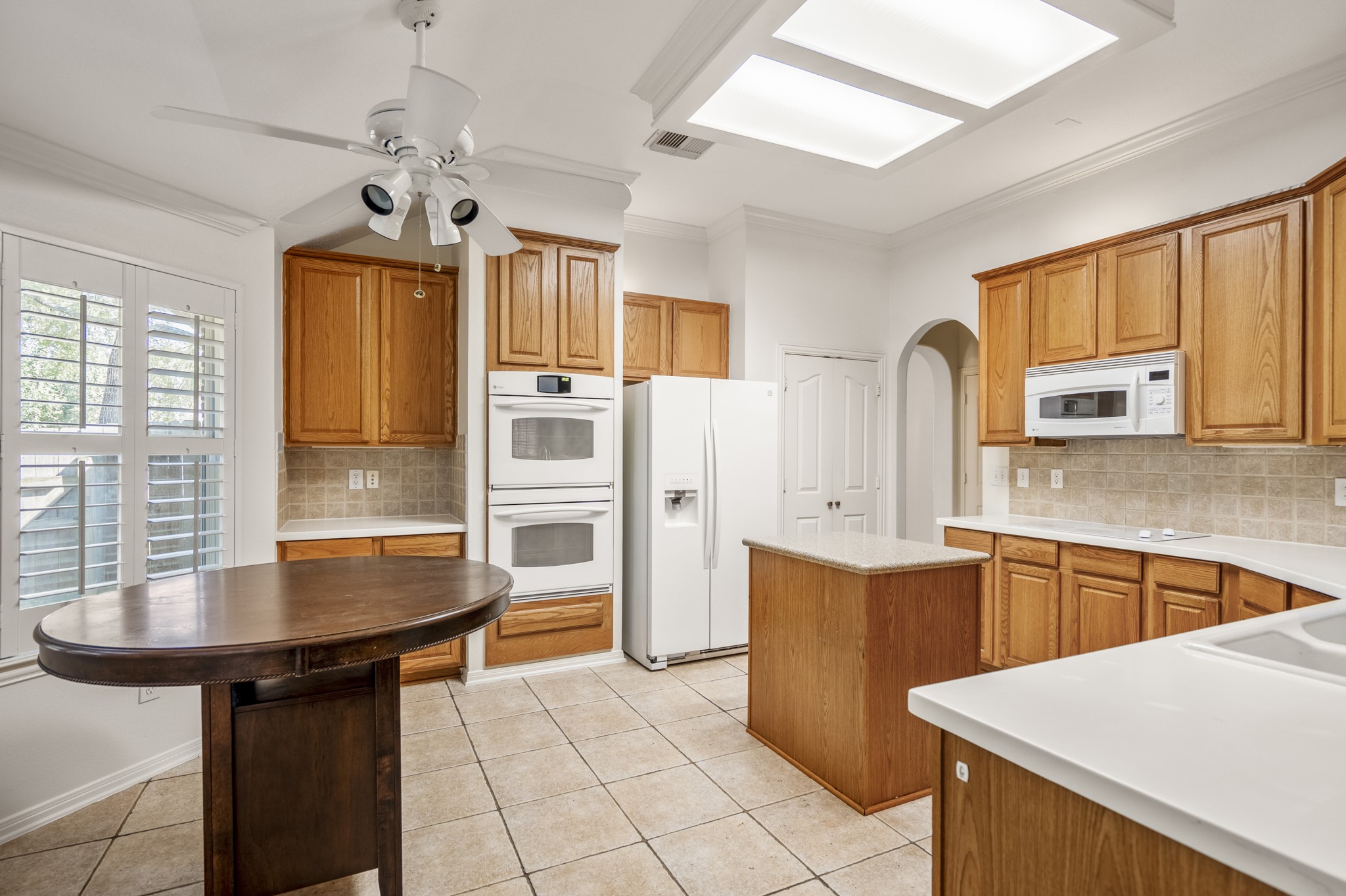 15 Heron Hollow Court Spring, TX 77382 - Photo 16 of 42 a kitchen with stainless steel appliances granite countertop a sink stove and refrigerator