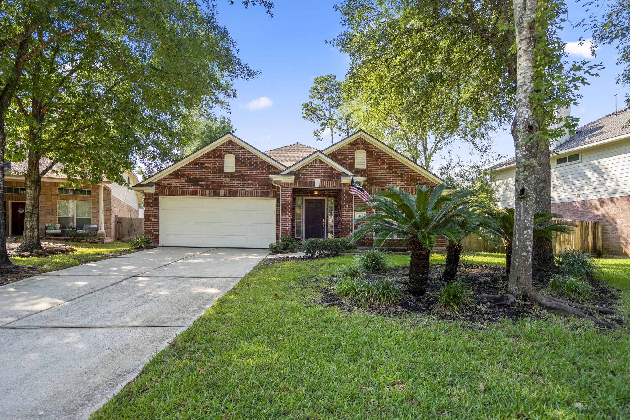 15 Heron Hollow Court Spring, TX 77382 - Photo 2 of 42 a front view of a house with garden