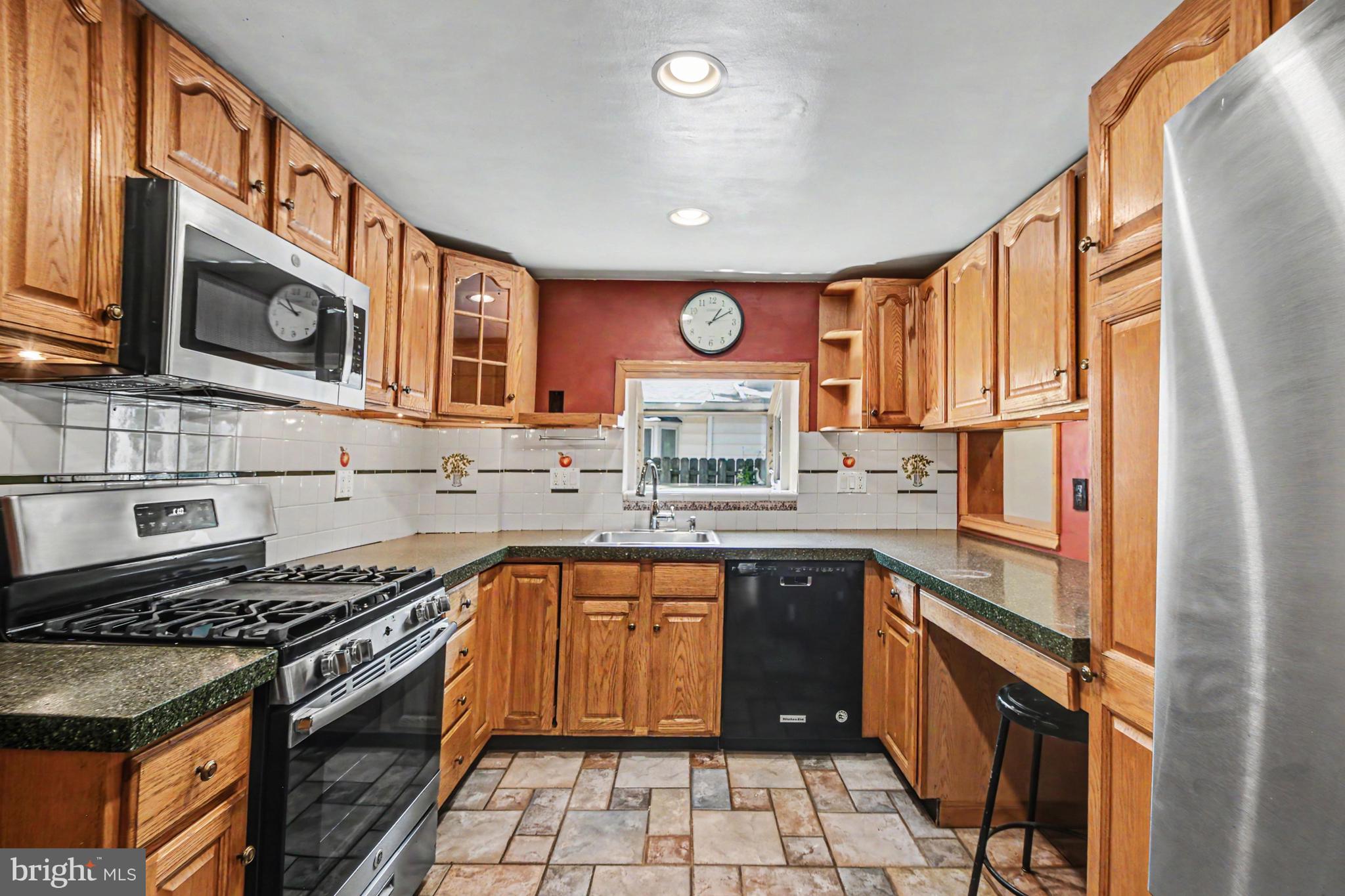 102 Redford Road Oreland, PA 19075 - Photo 13 of 43