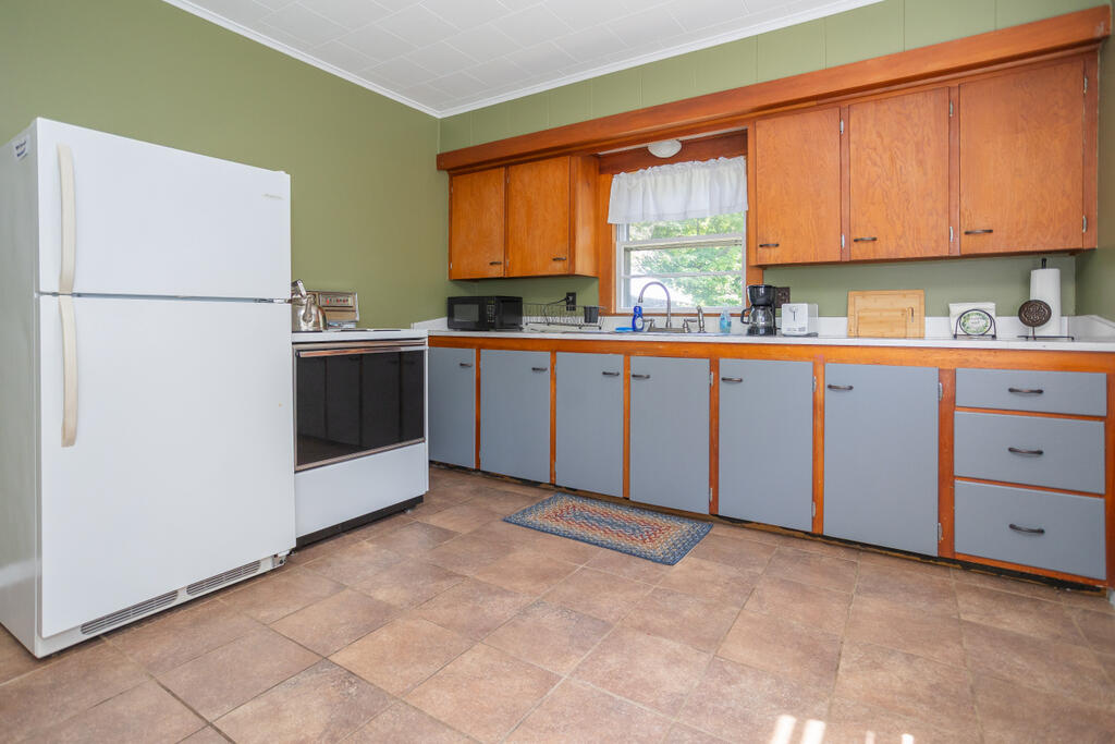 121 Holley Road Farmington, ME 04938 - Photo 2 of 23 taylor-kaminsky-photo-13